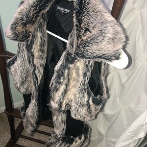 Fashion Nova Faux Fur Vest 💟
